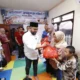 Wakil Wali Kota Batu Heli Suyanto menghadiri kegiatan pembagian sembako gratis di Balai Yayasan Anugerah Kasih