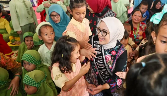 Pemerintah Kota (Pemkot) Surabaya bersiap merealisasikan program beasiswa untuk siswa Pendidikan Anak Usia Dini (PAUD)-TK