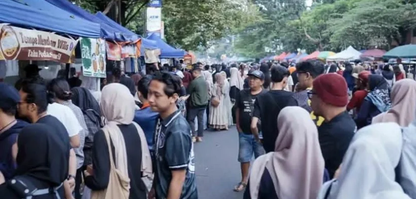 Dinas Kesehatan (Dinkes) Kota Malang melakukan uji sampling makanan dan minuman di 23 titik penjualan takjil