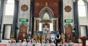 Suasana religius mewarnai Masjid Agung Baitul Mukminin saat kegiatan Tadarrus Al-Qur’an siswa SD se-Kabupaten Jombang resmi dibuka
