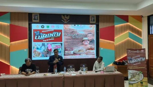 Bedah buku Semangkuk Lumintu Ing Brantas karya Ary Budiyanto dan Nedi Putra AW, mengulas sejarah, keunikan, hingga sisi sosial budaya Soto Kambing Malang.