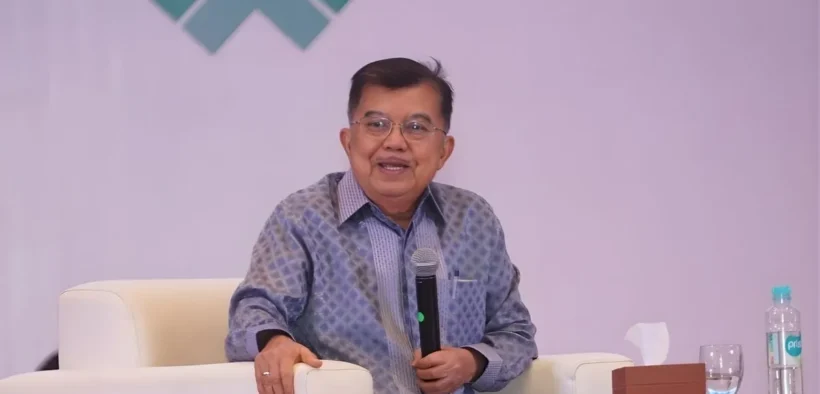 ekonomi makro pendidikan tinggi