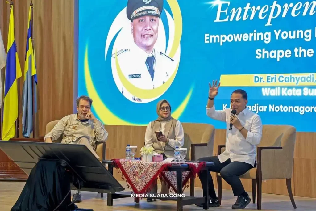 Wali Kota Eri Cahyadi Ajak Mahasiswa FEB UNAIR Manfaatkan AI untuk Peluang Bisnis