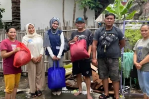 Aksi Relawan Muda Probolinggo Saat Banjir Kraksaan