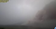 Awan Panas Melayang! Aktivitas vulkanik Gunung Semeru di Jawa Timur kembali meningkat pada Sabtu pagi (14/2/2026).