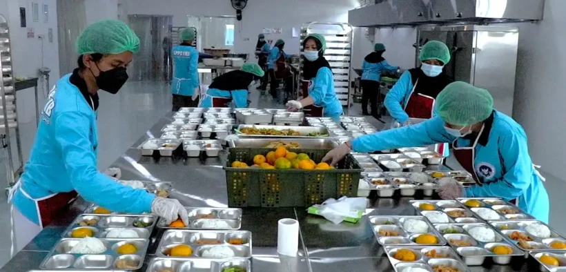 Kepala Badan Gizi Nasional (BGN) Dadan Hindayana menjelaskan mekanisme pembagian program Makan Bergizi Gratis (MBG) selama Ramadan