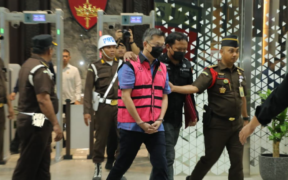 Kejaksaan Agung mengungkap dugaan tindak pidana korupsi dalam penyimpangan kegiatan ekspor minyak sawit mentah atau crude palm oil (CPO)