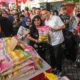 Pemerintah Kota Surabaya bakal menggelar pasar murah ramadan ini serentak di 31 kecamatan dengan total 93 titik lokasi.