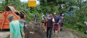 BPBD Kabupaten Probolinggo dan Warga Tambakrejo Tinggikan Tanggul
