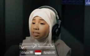 Prestasi Membanggakan, Aisyah Ar Rumy, tahfidz Alquran asal Kecamatan Pakis, berhasil meraih juara dua internasional di Dubai