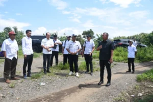 Bupati Situbondo Turun Langsung Cek Jalan Rusak dan RTLH Usai Live TikTok
