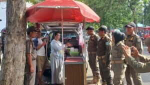 Kucing-Kucingan! PKL Jalan Cokro Disisir, Satpol PP Singgung Dugaan Pungli