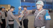 Dalam sebuah upacara resmi, satu anggota polisi situbondo dijatuhi sanksi Pemberhentian Tidak Dengan Hormat (PTDH), Rabu (04/03/2026).