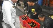 Mendem e Prei Rek! Satpol PP Surabaya mengamankan 61 botol minuman beralkohol dari salah satu RHU saat razia Ramadan.