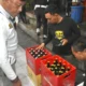 Mendem e Prei Rek! Satpol PP Surabaya mengamankan 61 botol minuman beralkohol dari salah satu RHU saat razia Ramadan.