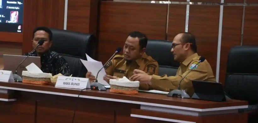 Wabup Probolinggo Fahmi AHZ memimpin rakor Satgas Kemiskinan untuk mempercepat pemutakhiran DTSEN untuk pengentasan kemiskinan