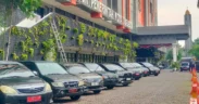 Seluruh mobil dinas milik Pemerintah Kota (Pemkot) Surabaya dilarang keras digunakan untuk kepentingan pribadi, terutama mudik