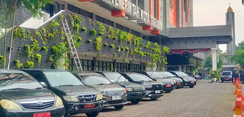 Seluruh mobil dinas milik Pemerintah Kota (Pemkot) Surabaya dilarang keras digunakan untuk kepentingan pribadi, terutama mudik