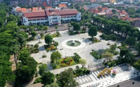 Pemerintah Kota (Pemkot) Surabaya memastikan pencairan Tunjangan Hari Raya (THR) PPPK Paruh Waktu dan Penuh