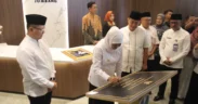 Gubernur Jawa Timur Khofifah Indar Parawansa meresmikan revitalisasi dan rehabilitasi sarana prasarana sekolah di Jombang