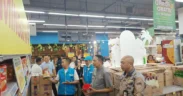 Pemerintah Kota Malang melakukan pengecekan parsel Lebaran di sejumlah toko modern guna memastikan keamanan produk