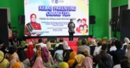 Bunda Rini Indriyani, lagi gencar banget ngajak para Ibu-ibu se-Surabaya buat melek literasi digital, cegah judol dan pinjol
