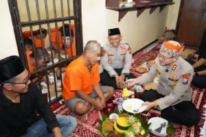 No Judgment Vibes! Kapolres Situbondo Bukber Bareng Tahanan