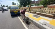 Baru aja diresmikan Januari 2026 kemarin, Jalan Soekarno-Hatta Kota Probolinggo udah "ompong", Tutup Drainase Dicolong Rayap Besi