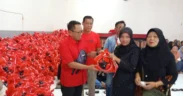 Dewan Pimpinan Cabang (DPC) PDI Perjuangan Kota Batu menunjukkan kepeduliannya dengan menyalurkan sebanyak 2.500 paket sembako