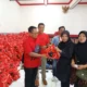 Dewan Pimpinan Cabang (DPC) PDI Perjuangan Kota Batu menunjukkan kepeduliannya dengan menyalurkan sebanyak 2.500 paket sembako