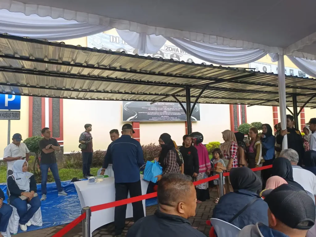 Ia juga menyebut penambahan paket melalui perubahan anggaran pemerintah sulit dilakukan karena anggaran sudah terkunci. Alternatif yang masih memungkinkan adalah melalui kerja sama dengan program CSR perusahaan.