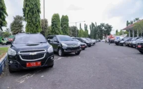 Bupati Jember Fawait mengingatkan rekan-rekan ASN agar tetap "on the track" dengan tidak membawa pulang mobil dinas saat mudik nanti.