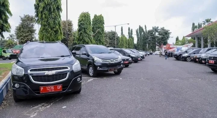 Bupati Jember Fawait mengingatkan rekan-rekan ASN agar tetap "on the track" dengan tidak membawa pulang mobil dinas saat mudik nanti.