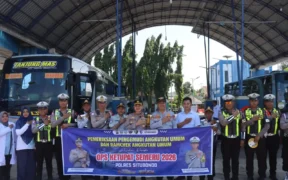 Kapolres Situbondo sidak terminal jelang mudik Lebaran 2026. Sopir bus wajib tes kesehatan dan armada diram check untuk memastikan keselamatan
