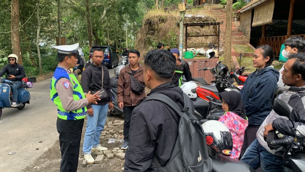 Bromo ‘Pecah’ : Wisatawan Padati Jalur Bromo via Gubugklakah Abis Lebaran