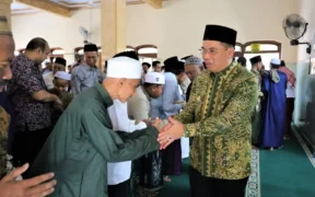 Wali Kota Probolinggo, Aminuddin, menggelar kegiatan Jumat Barokah sekaligus Salat Jumat bersama warga untuk jaga silaturahmi