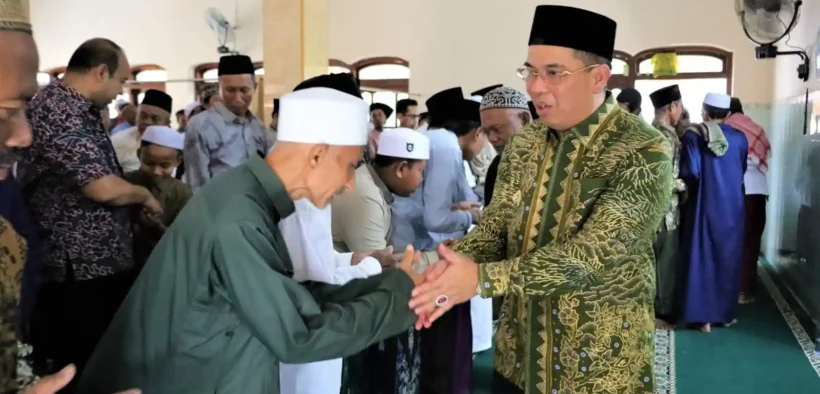 Wali Kota Probolinggo, Aminuddin, menggelar kegiatan Jumat Barokah sekaligus Salat Jumat bersama warga untuk jaga silaturahmi