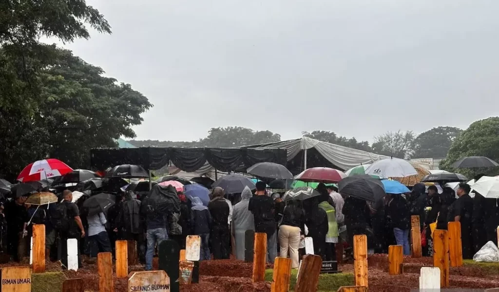 pemakaman vidi aldiano tanah kusir