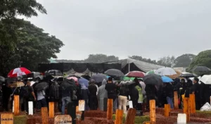 Hujan Iringi Pemakaman Vidi Aldiano Tanah Kusir, Haru Banget