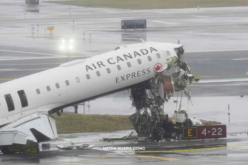 pesawat Air Canada tabrakan