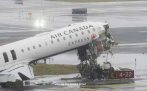 pesawat Air Canada tabrakan