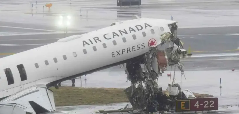 pesawat Air Canada tabrakan