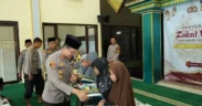 Polres Situbondo salurkan zakat