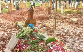 suasana haru pemakaman vidi