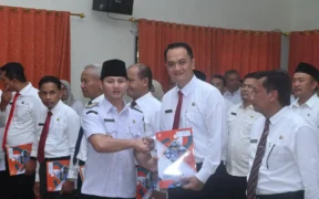 Bupati Trenggalek Mochamad Nur Arifin melantik dan mengambil sumpah delapan Pejabat Tinggi Pratama serta satu Direktur Perumda Tirta Wening