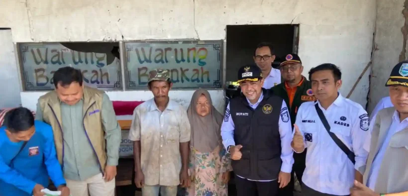 Bupati Probolinggo Mohammad Haris meninjau langsung progres perbaikan rumah warga terdampak bencana di Desa Matekan, Kecamatan Besuk