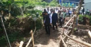 Bupati Probolinggo Mohammad Haris meninjau perbaikan jalan dan jembatan rusak di Kotaanyar, memastikan penanganan cepat dan desain tahan bencana.