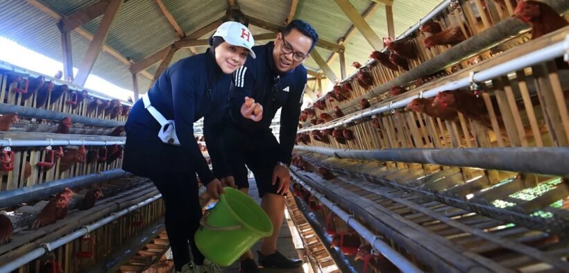 Wali Kota Probolinggo, Dokter Aminuddin, mengisi akhir pekan dengan bersepeda untuk meninjau jalan hingga potensi peternakan warga