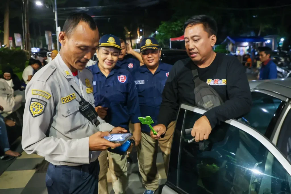 Sebanyak 600 juru parkir (jukir) resmi terancam kehilangan izin karena menolak mengikuti program digitalisasi parkir