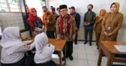 Mendikdasmen Pantau TKA di Surabaya, Siswa Antusias: Soal Relatif Mudah